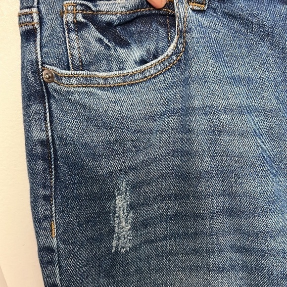 Gianni Bini Mid-high waisted distressed jeans with button fly, black belt, Sz 3 - Picture 4 of 11